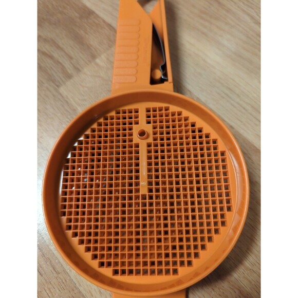 Tupperware Sift-It Sifter Flour Powder Sugar Orange Plastic Vintage - Picture 3 of 8